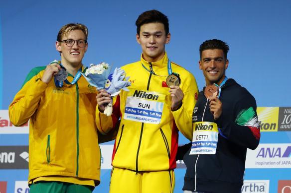 每日轻松一刻7月25日 男子裤裆磨刀怼交警,结