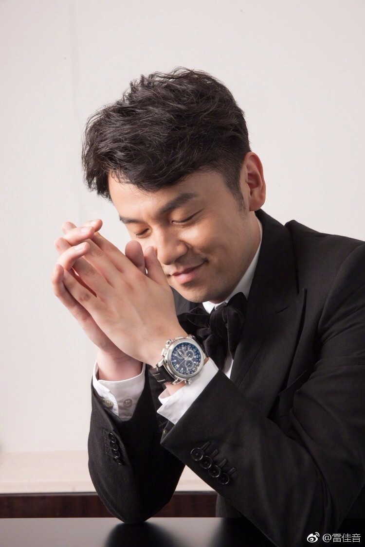 围观前夫哥雷佳音微博有感:这人别是个傻子吧