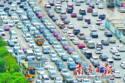 频繁下雨导致拥堵加剧 宏远路为高峰期最堵路