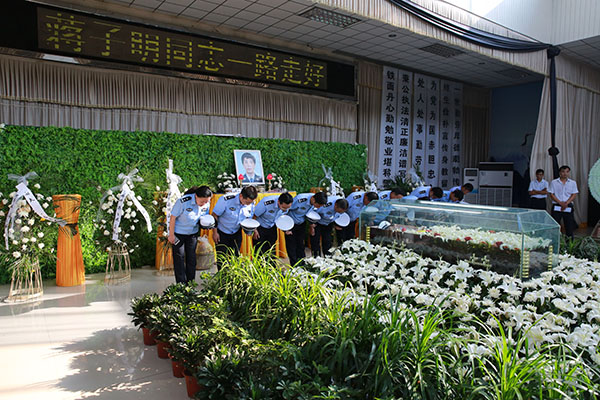因公殉职民警蒋子明遗体离别典礼在淮安市殡仪馆举行。淮安警方 供图