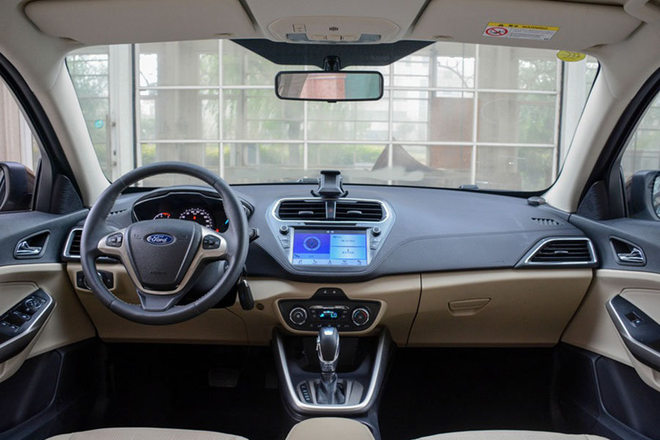 2017款福特福睿斯限时促销 最高降3.7万