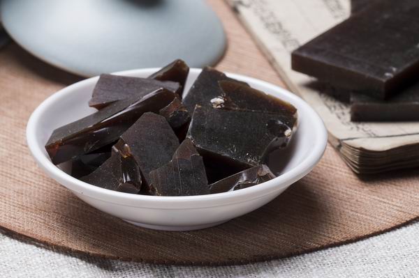 女性如何推迟绝经?补激素是双刃剑,阿胶不能