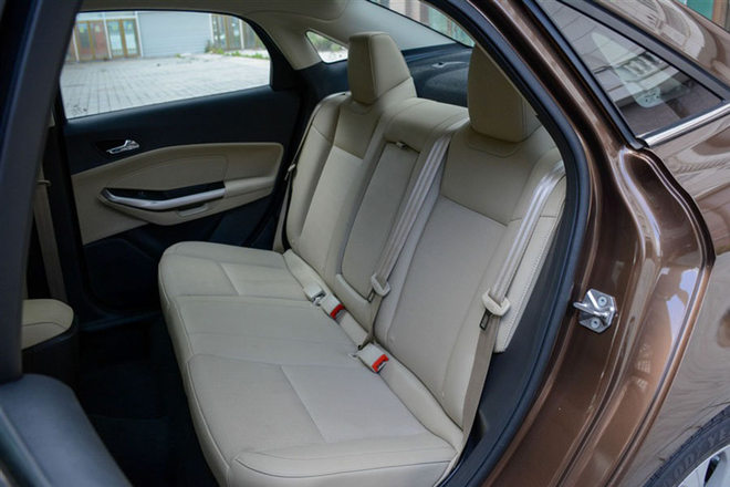 2017款福特福睿斯限时促销 最高降3.7万