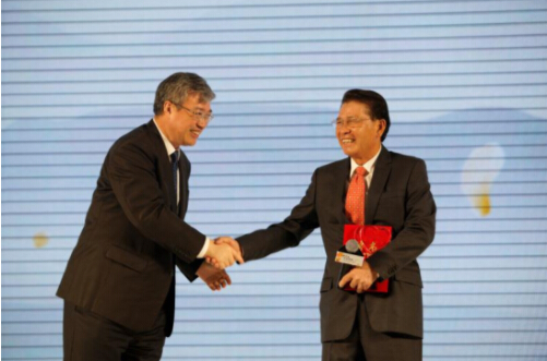 的创始人何享健公布60亿捐赠计划 拟捐1亿股美