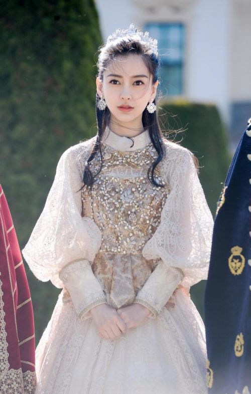 迪丽热巴是真美女化妆前后无差别？化妆师：我就呵呵（图） - 3