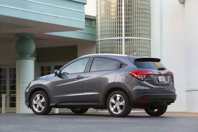 给车企一个加码SUV的理由:售价高出同级别轿车四成