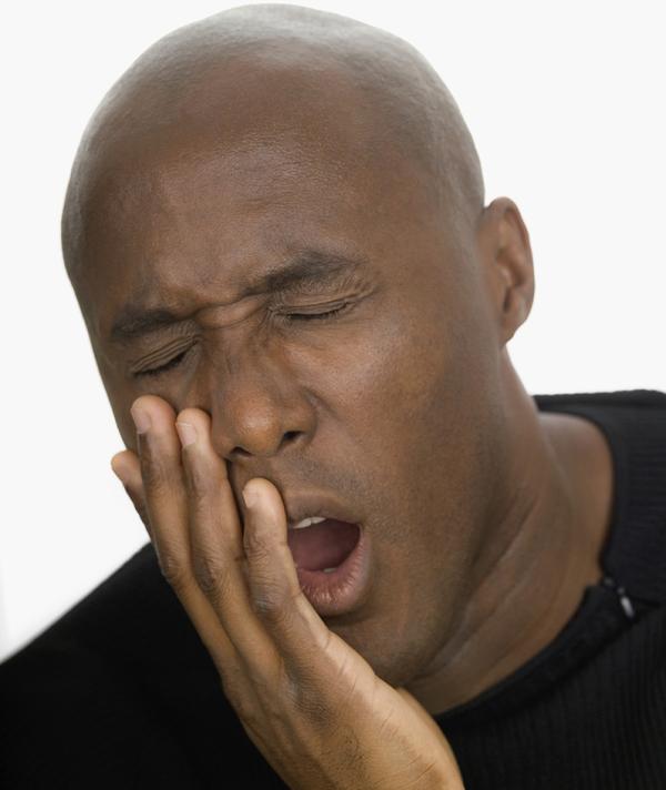 非洲小伙暴晒后吹空调面瘫,专家:吹冷风只是诱