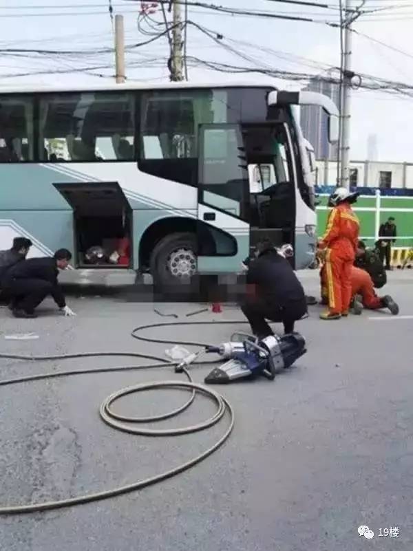 男孩骑共享单车遇车祸身亡，家长索赔878万！小黄车要为此埋单吗？