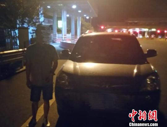 四川轿车61条违章不处理 上路被查将被扣100