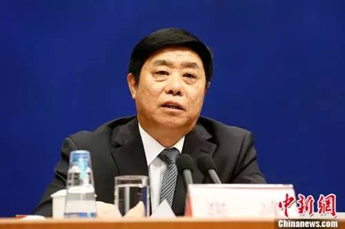 图为中国工业和信息化部新闻发言人张峰在新闻发布会上。 <a target=\'_blank\' href=\'http://www.chinanews.com/\'>中新社</a>记者 李慧思 摄