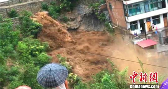 山西多地暴雨袭城 局部爆发洪涝灾害(图)|山西