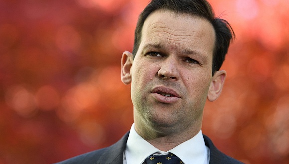 意外获知双重国籍身份 澳大利亚80后部长被迫