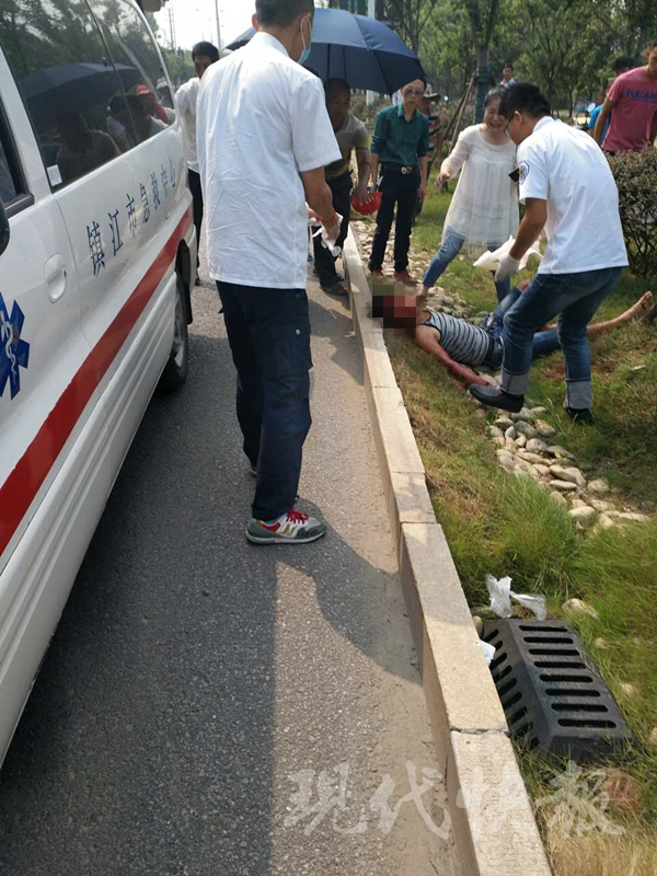 撞伤骑车男 女司机内心崩溃泣不成声|摩托车|女