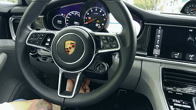 学刘涛坐进Panamera后排中间,才发现这姿势不对……