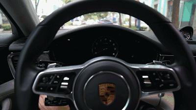 学刘涛坐进Panamera后排中间,才发现这姿势不对……