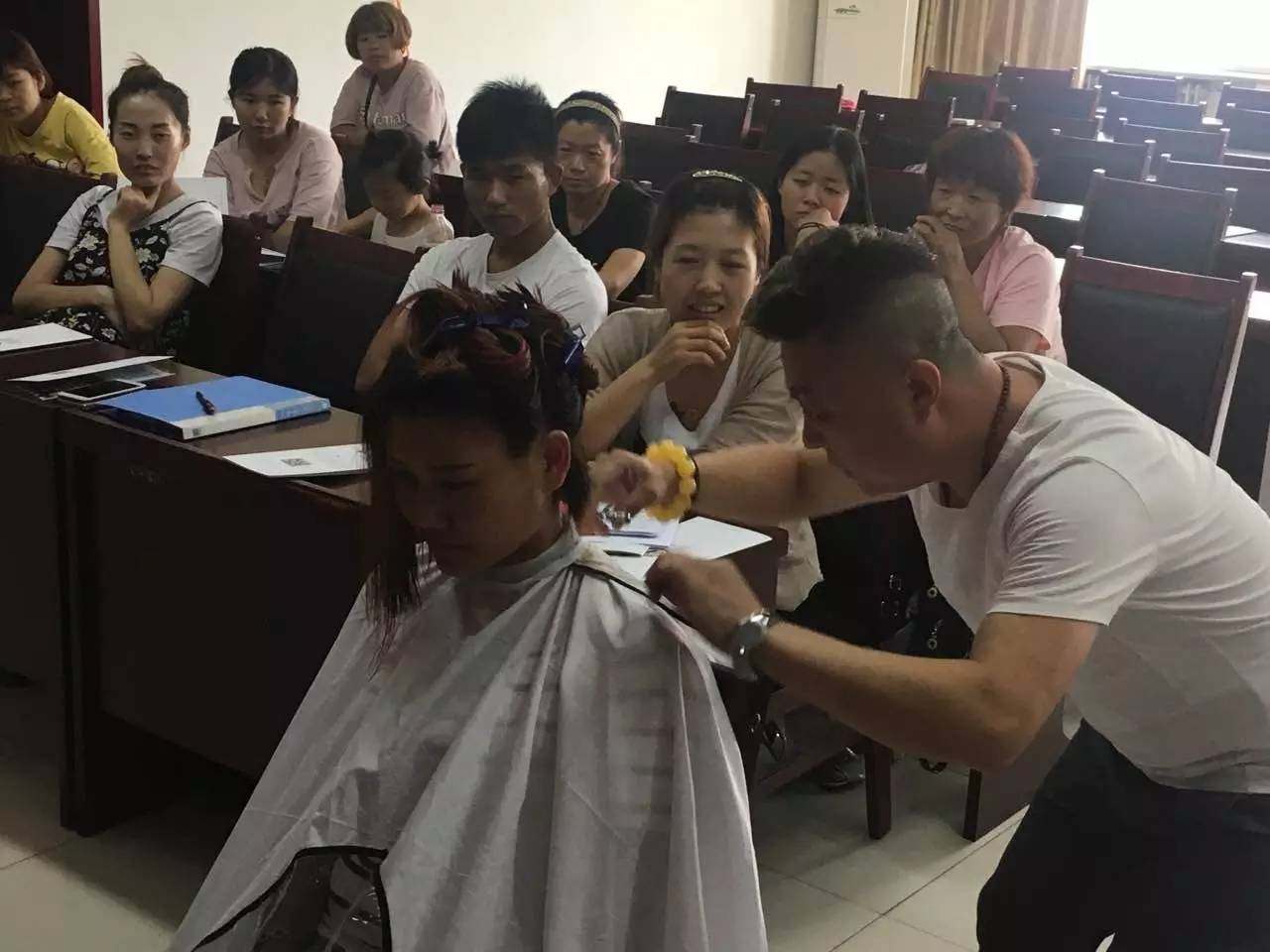 半岛体育- 半岛体育官方网站- 半岛体育APP下载广州排行榜美发形象设计师培训班排名前十精选名单出炉