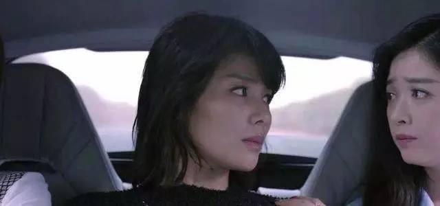 学刘涛坐进Panamera后排中间,才发现这姿势不对……