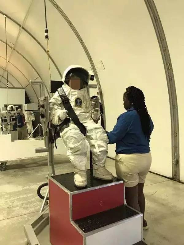 去美国游学的学生在NASA太空营体验学习。杭州青少年活动中心供图