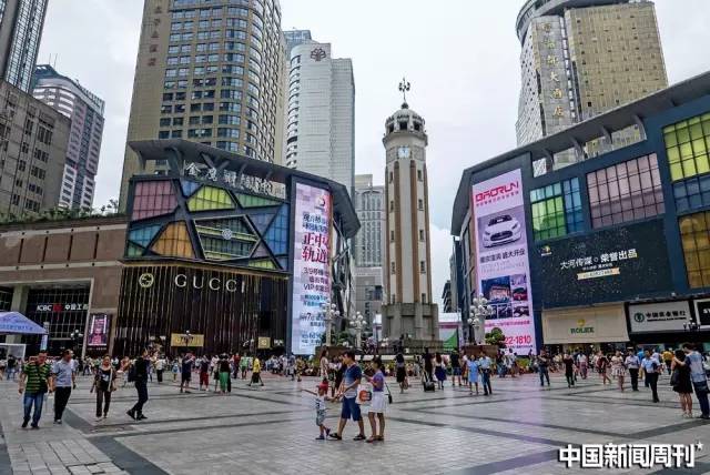 重庆解放碑中央商务区(CBD)。图|GETTY