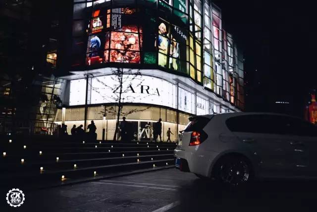 虽然还在上学,但山东车友早就和自己的宝马1系玩起了改装!