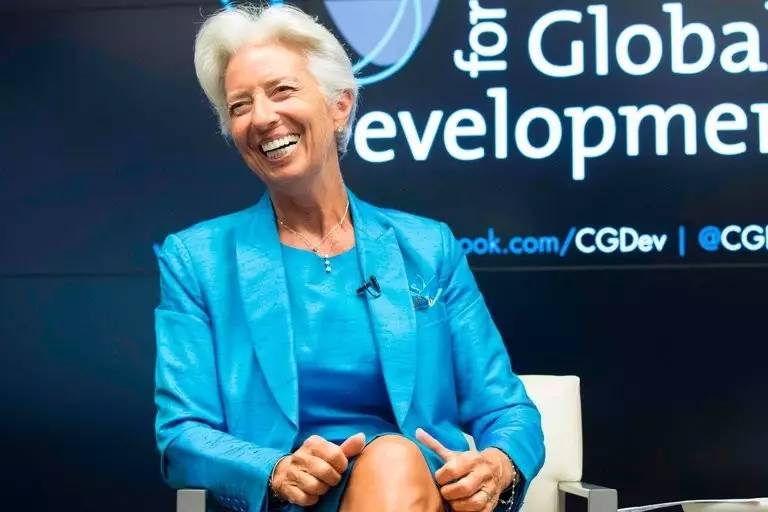  ▲7月24日，IMF总裁拉加德在华盛顿智库全球发展中心谈全球发展前景及基金组织改革。（《纽约时报》网站）