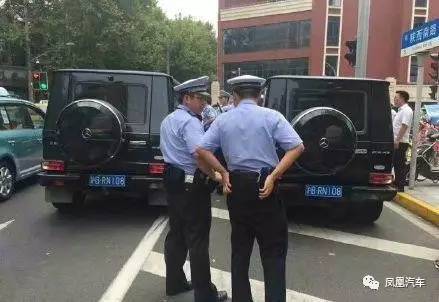 上海惊现“双胞胎”豪车,连警察都分不出来!