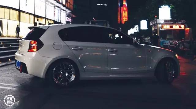 虽然还在上学,但山东车友早就和自己的宝马1系玩起了改装!