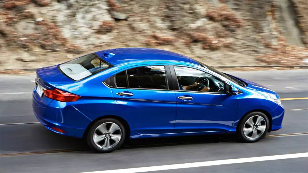 刚毕业的年轻人,只有10万,如何选择?