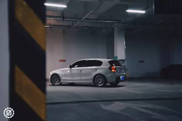 虽然还在上学,但山东车友早就和自己的宝马1系玩起了改装!