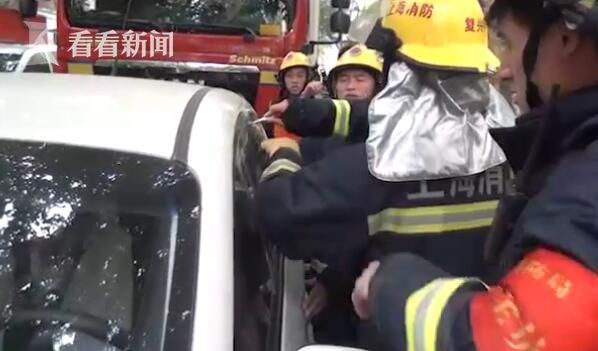 视频|40度高温天!一岁孩子被母亲反锁在共享汽