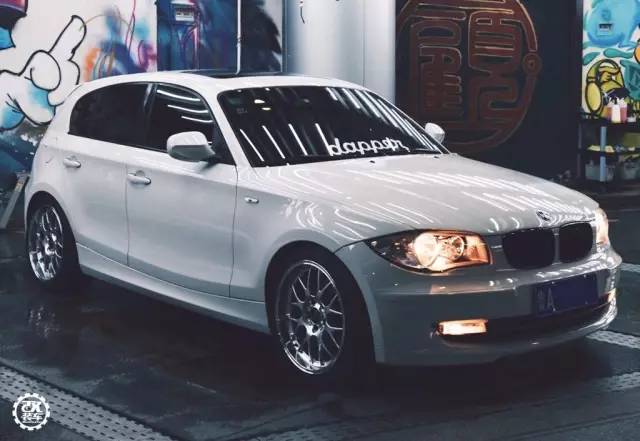 虽然还在上学,但山东车友早就和自己的宝马1系玩起了改装!