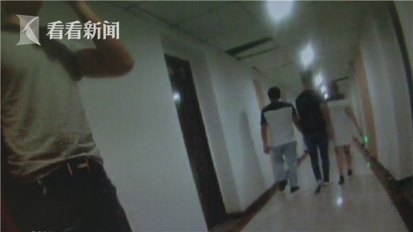 视频|见缝插针!老婆陪着男子吃v视频却趁买烟间后期虚化视频图片