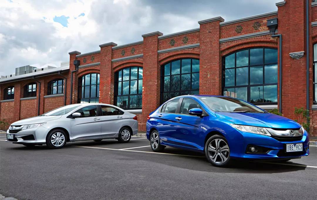 刚毕业的年轻人,只有10万,如何选择?