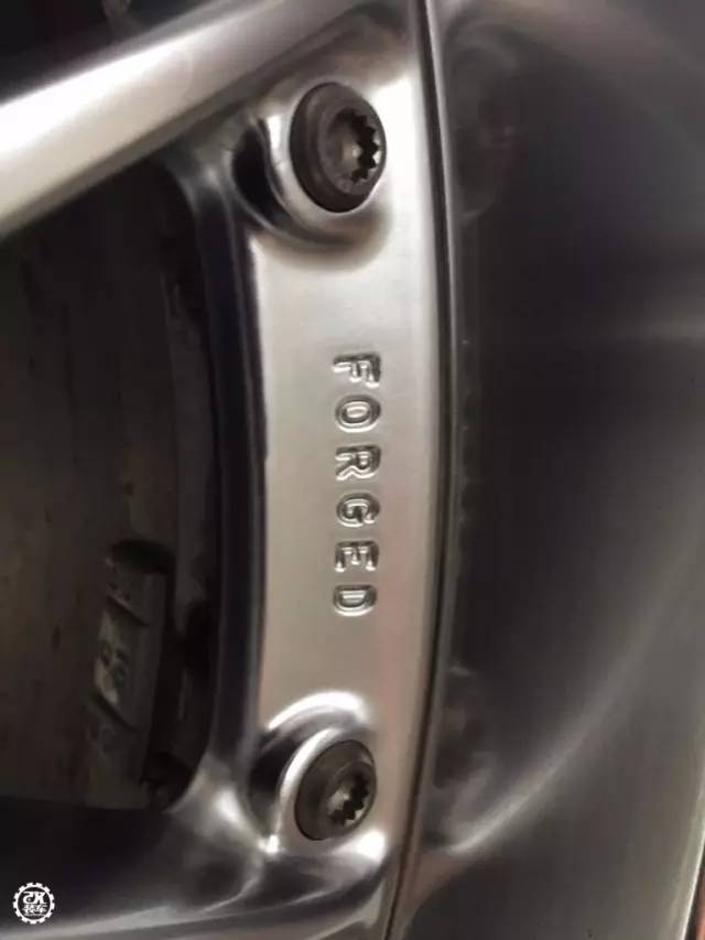 虽然还在上学,但山东车友早就和自己的宝马1系玩起了改装!