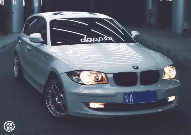 虽然还在上学,但山东车友早就和自己的宝马1系玩起了改装!