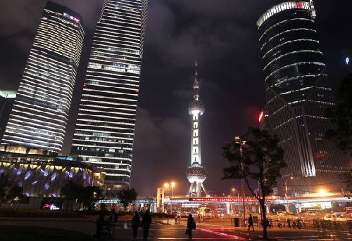 资料图片：上海浦东陆家嘴地区夜景 新华社记者 陈飞 摄