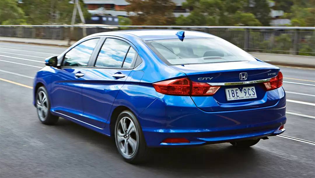 刚毕业的年轻人,只有10万,如何选择?