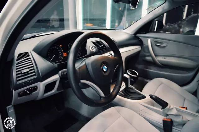 虽然还在上学,但山东车友早就和自己的宝马1系玩起了改装!