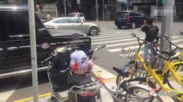 上海惊现“双胞胎”豪车,连警察都分不出来!