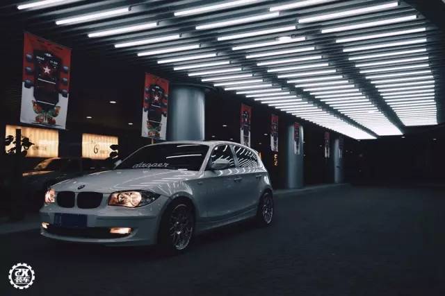 虽然还在上学,但山东车友早就和自己的宝马1系玩起了改装!