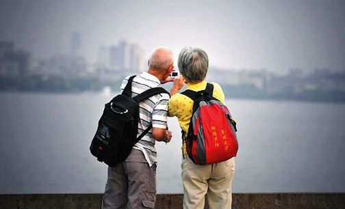 动 银发游 市场扩容 北京拟搭建老年旅游服务平