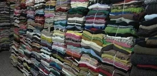 我国全面禁止洋垃圾入境!看到这样的衣服千万