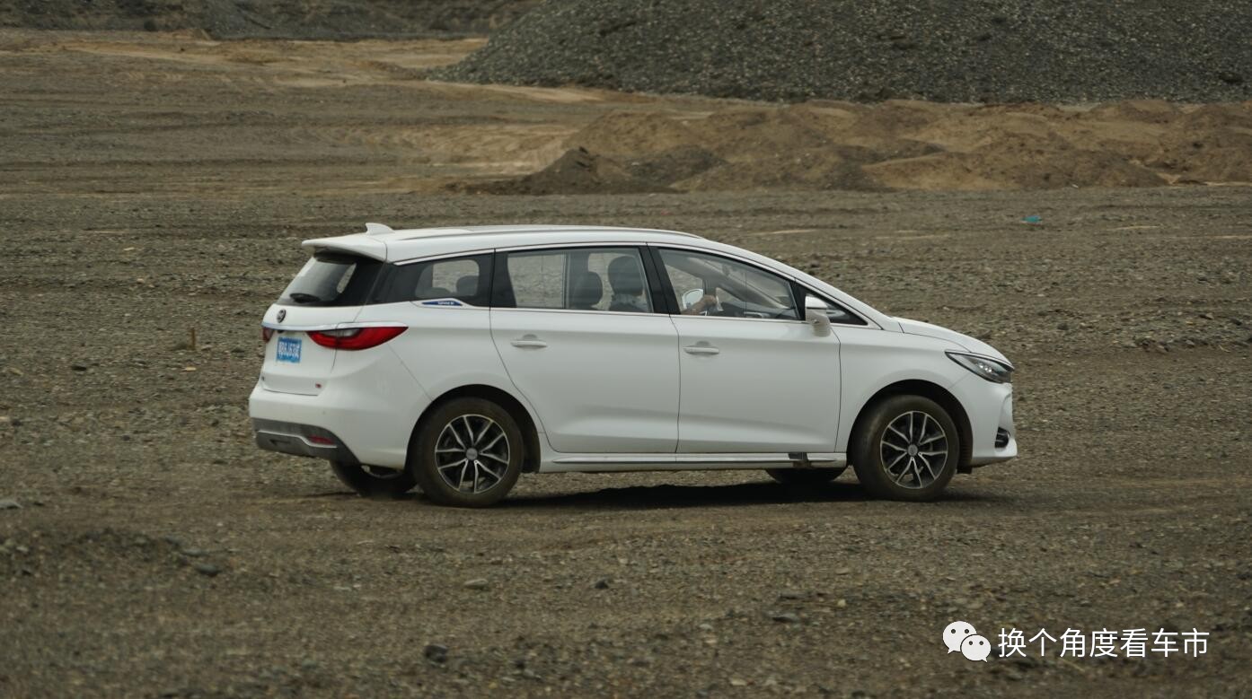 宋楠的比亚迪宋七座吐鲁番评测手记