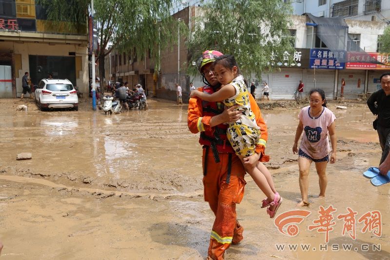 榆林全警投入暴雨救灾 社会治安秩序平稳
