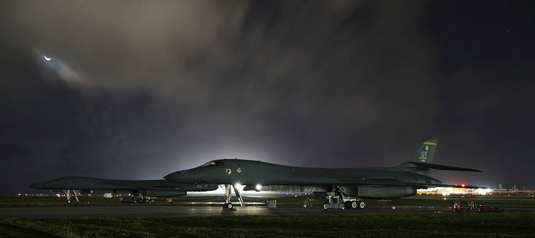 关岛基地的美空军B-1B战略轰炸机