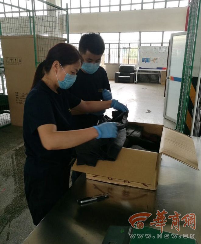 日本寄来的旧衣服在陕被截获 洋垃圾严禁入境