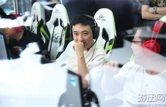 王思聪ChinaJoy玩《绝地求生》 和哦棒联手都