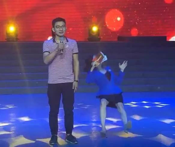 90后女主播诡异晕倒,网传已猝死?其实是…别小