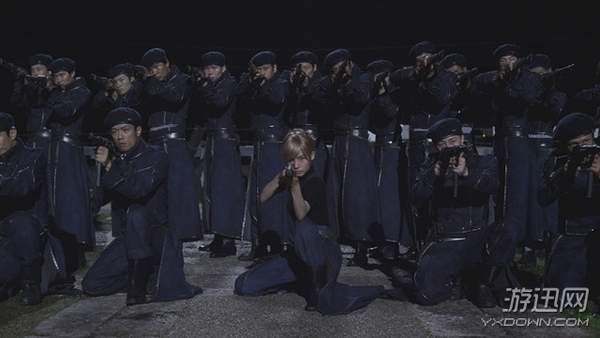 《钢之炼金术师》真人版新剧照 罗伊展示炼成阵之手