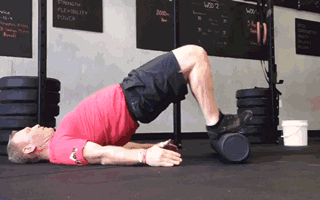 其实圆圆的泡沫滚筒还可以帮助我们做很多训练!